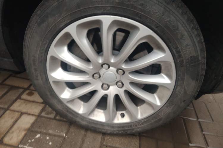 Used Land Rover Range 2016 3.0 SC V6 Vogue Extended Version Right Front Wheel Hub