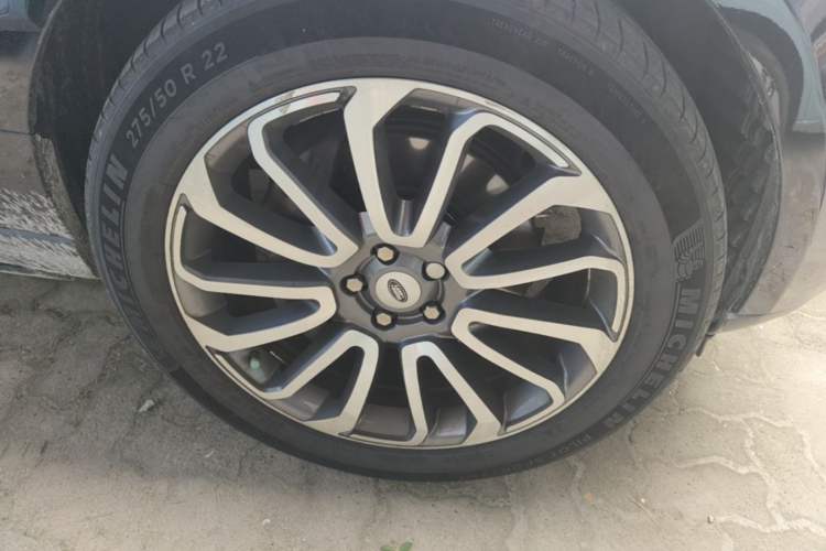 Used Land Rover Range 2016 3.0 TDV6 Hybrid Vogue SE Long-Wheelbase Edition Right Front Wheel Hub