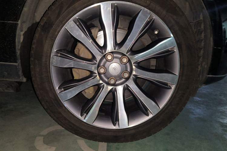 Used Land Rover Range 2016 3.0 SC V6 Vogue SE Long-Wheelbase Edition Right Front Wheel Hub
