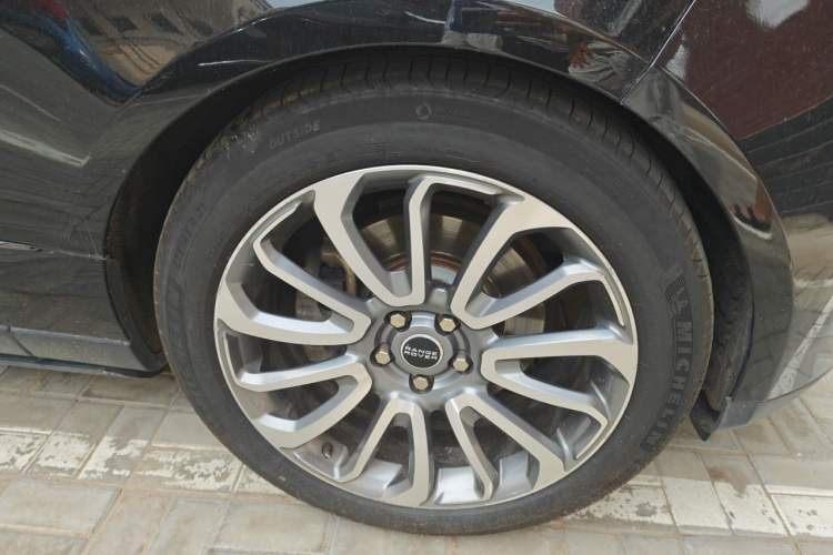 Used Land Rover Range 2016 3.0 SC V6 Vogue Right Front Wheel Hub