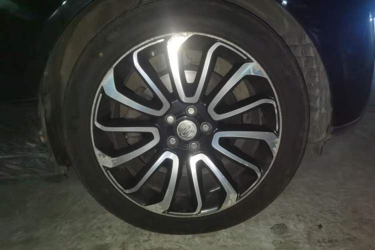 Used Land Rover Range  Right Front Wheel Hub