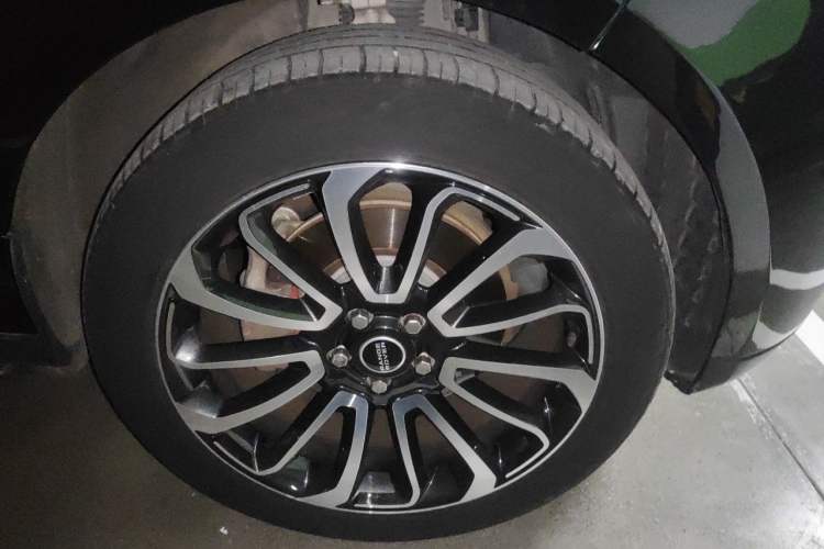 Used Land Rover Range  Right Front Wheel Hub