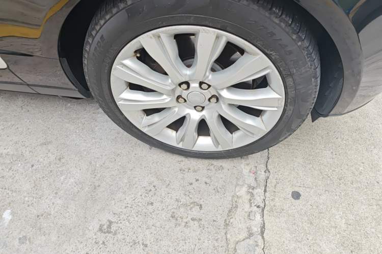 Used Land Rover Range 2016 3.0 SC V6 Vogue Extended Version Right Front Wheel Hub