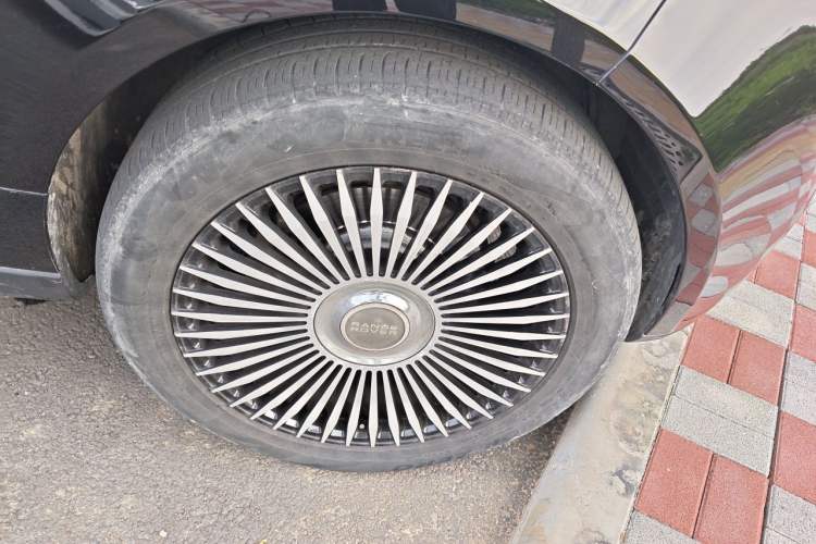 Used Land Rover Range  Right Front Wheel Hub