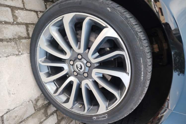 Used Land Rover Range 2016 5.0 SC V8 AB Prestige Extended Version Right Front Wheel Hub