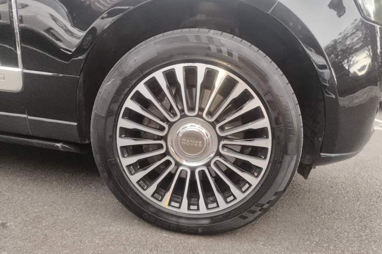 Used Land Rover Range 2016 3.0 SC V6 Vogue Extended Version Right Front Wheel Hub