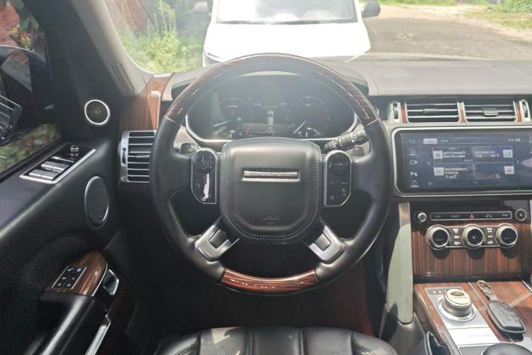 Used Land Rover Range 2016 3.0 SC V6 Vogue SE Long-Wheelbase Edition Steering Wheel