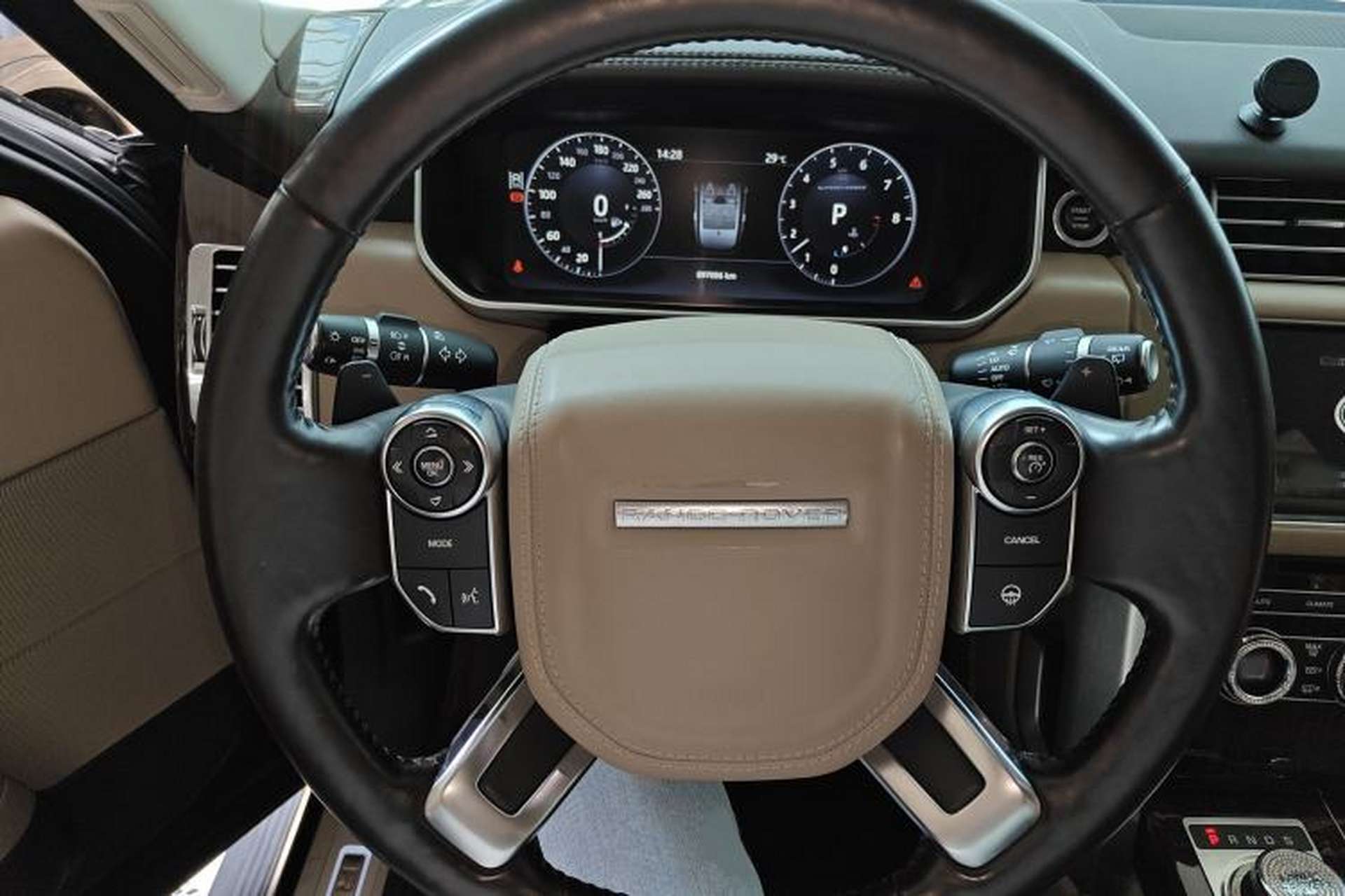 Used Land Rover Range 2016 3.0 SC V6 Vogue Extended Version Steering Wheel