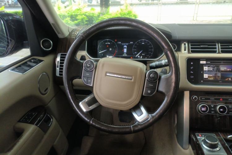 Used Land Rover Range 2016 3.0 SC V6 Vogue Extended Version Steering Wheel