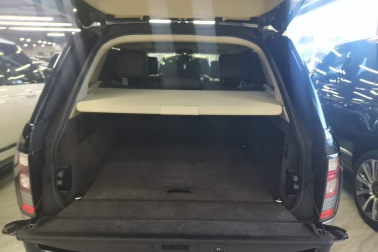 Used Land Rover Range 2016 3.0 SC V6 Vogue SE Long-Wheelbase Edition Trunk