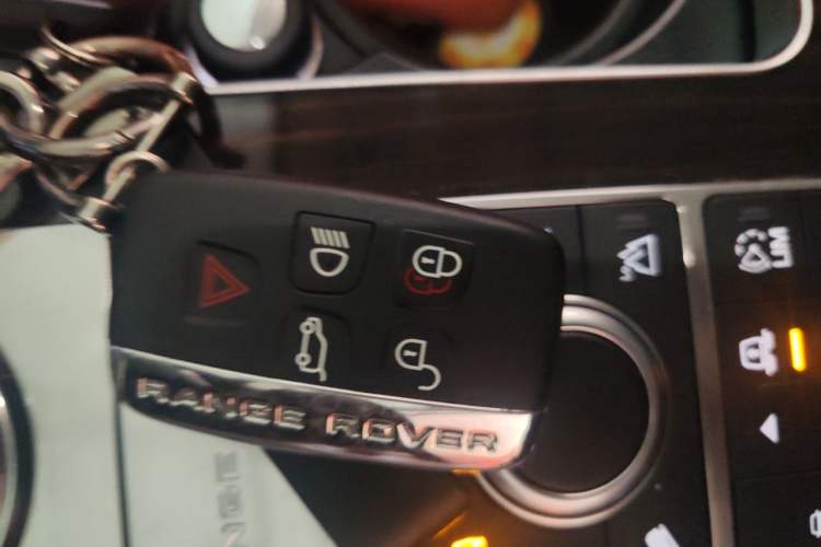 Used Land Rover Range 2016 3.0 SC V6 Vogue Extended Version Vehicle Key