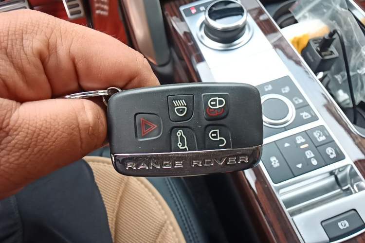 Used Land Rover Range 2016 3.0 SC V6 Vogue Extended Version Vehicle Key
