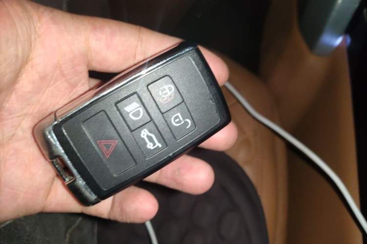 Used Land Rover Range 2016 3.0 SC V6 Vogue Extended Version Vehicle Key