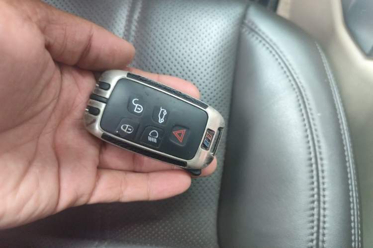 Used Land Rover Range 2016 3.0 SC V6 Vogue Vehicle Key