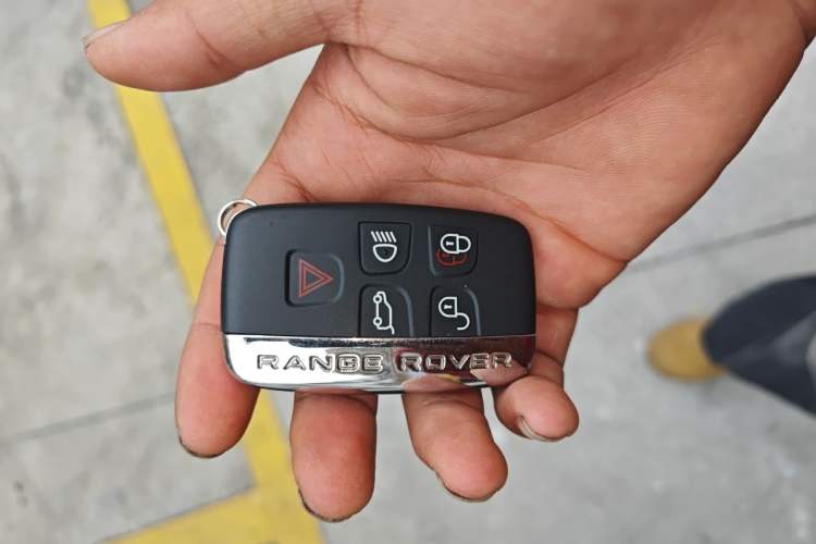 Used Land Rover Range 2016 3.0 SC V6 Vogue Extended Version Vehicle Key