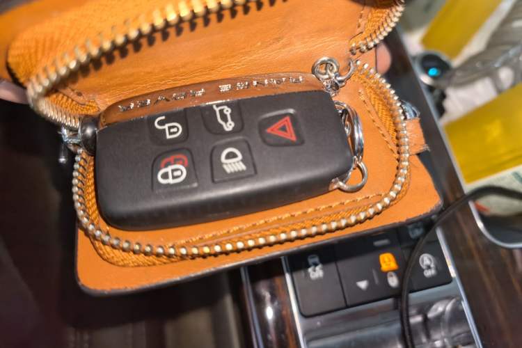 Used Land Rover Range 2016 3.0 SC V6 Vogue Extended Version Vehicle Key