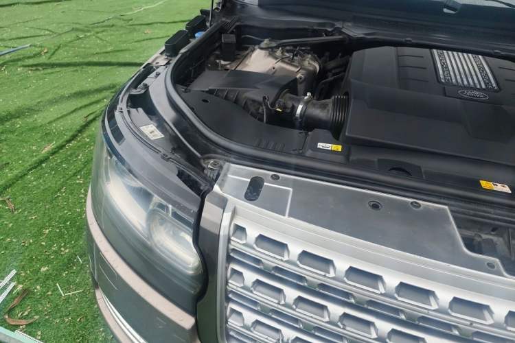 Used Land Rover Range 2016 3.0 SC V6 Vogue SE Long-Wheelbase Edition Engine Bay Right