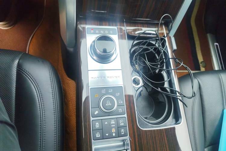 Used Land Rover Range 2016 3.0 SC V6 Vogue SE Long-Wheelbase Edition Gear Lever