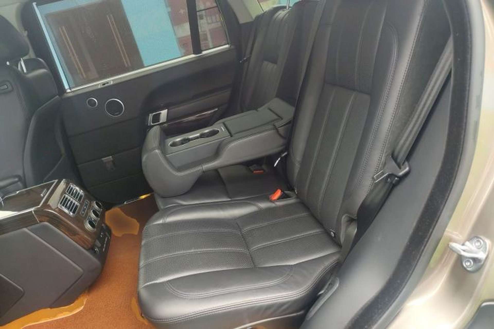Used Land Rover Range 2016 3.0 SC V6 Vogue SE Long-Wheelbase Edition Left Rear Seat