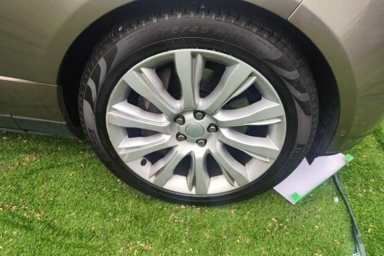 Used Land Rover Range 2016 3.0 SC V6 Vogue SE Long-Wheelbase Edition Right Front Wheel Hub