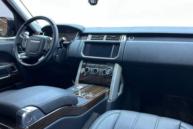 Used Land Rover Range 2016 3.0 SC V6 Vogue SE Long-Wheelbase Edition Interior 3