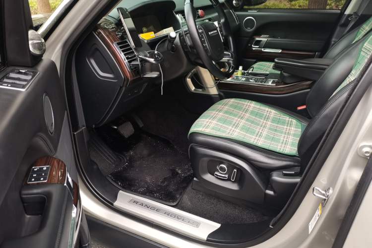 Used Land Rover Range 2016 3.0 SC V6 Vogue SE Long-Wheelbase Edition Interior 3