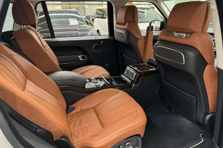 Used Land Rover Range 2016 3.0 SC V6 Vogue SE Long-Wheelbase Edition Interior 5