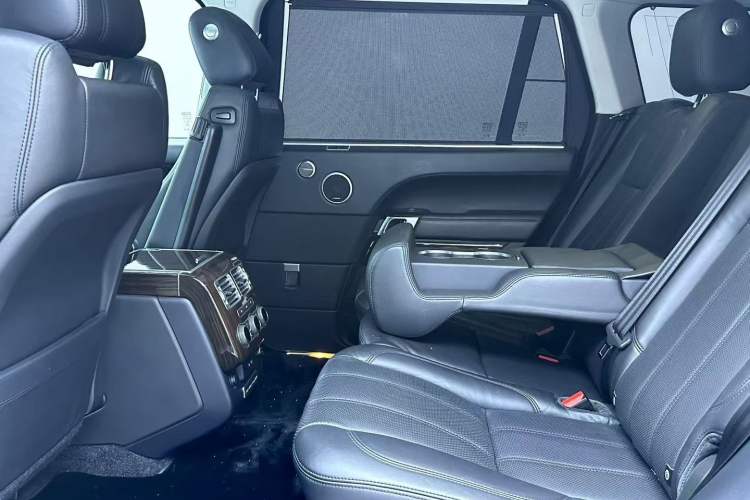 Used Land Rover Range 2016 3.0 SC V6 Vogue SE Long-Wheelbase Edition Interior 6