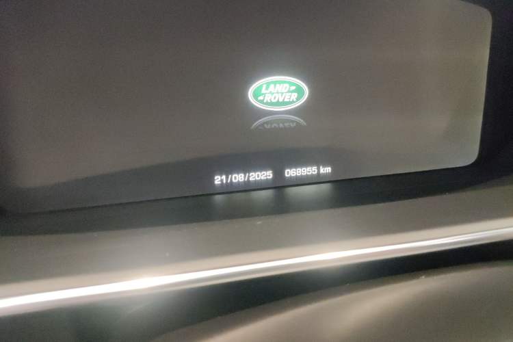 Used Land Rover Range 2016 3.0 SC V6 Vogue SE Long-Wheelbase Edition Odometer Close Up