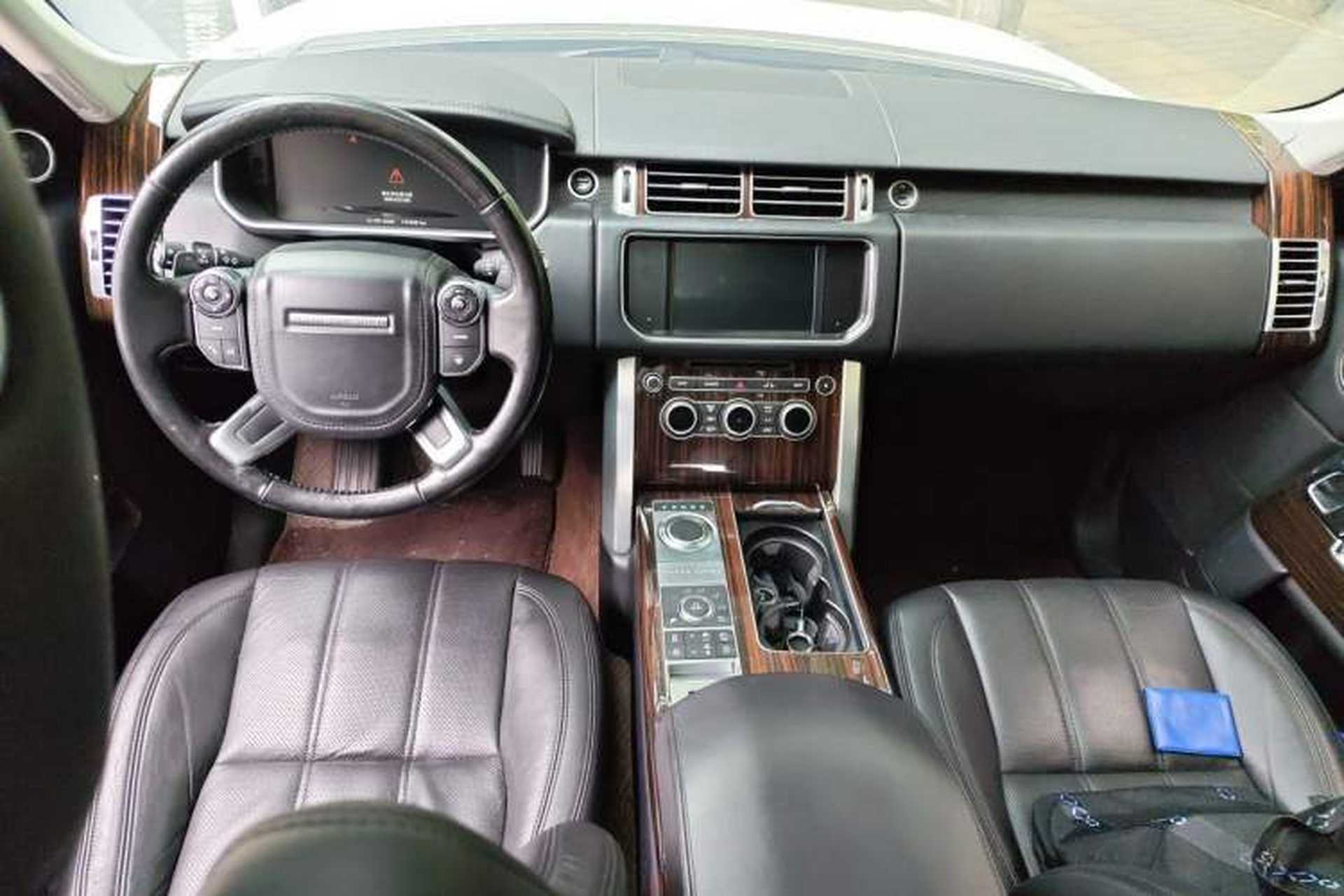 Used Land Rover Range 2016 3.0 SC V6 Vogue SE Long-Wheelbase Edition Center Console