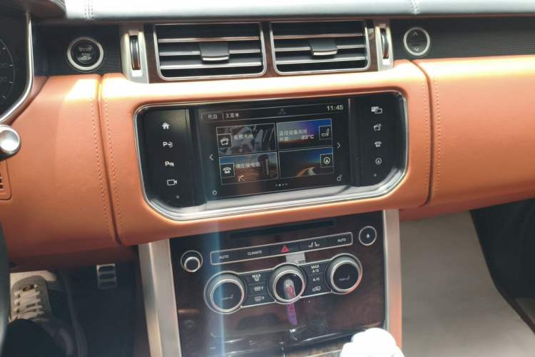 Used Land Rover Range 2016 3.0 SC V6 Vogue SE Prestige Extended-Wheelbase Model Audio And AC Panel