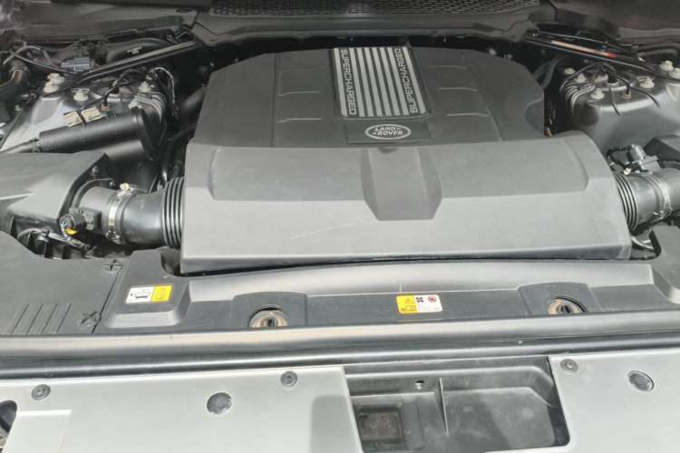 Used Land Rover Range 2016 3.0 SC V6 Vogue SE Prestige Extended-Wheelbase Model Engine Bay
