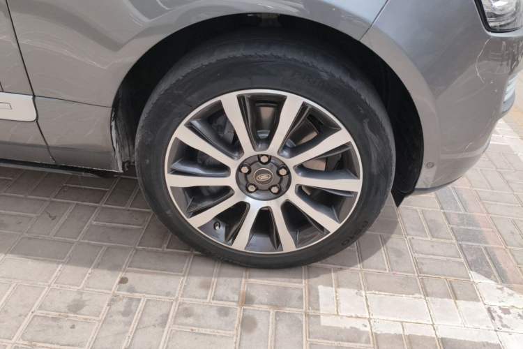 Used Land Rover Range 2016 3.0 SC V6 Vogue SE Prestige Extended-Wheelbase Model Right Front Wheel Hub
