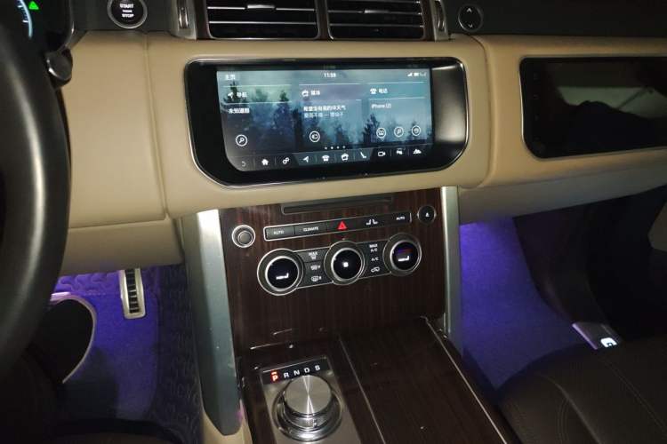 Used Land Rover Range 2016 3.0 SC V6 Vogue Audio And AC Panel