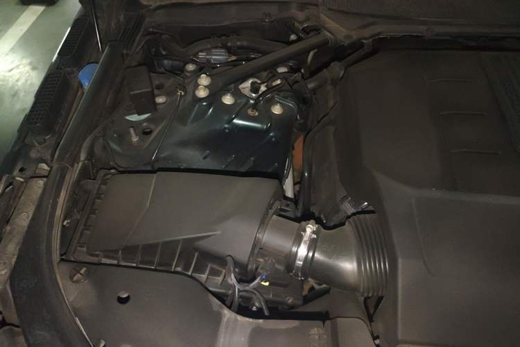 Used Land Rover Range 2016 3.0 SC V6 Vogue Engine Bay Right