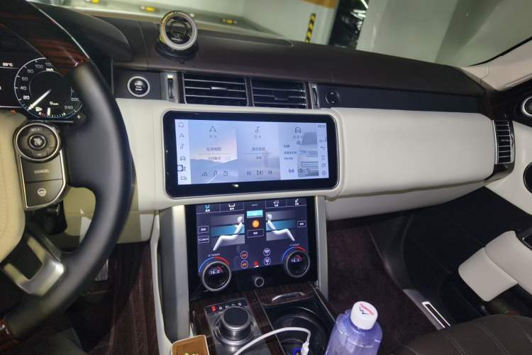 Used Land Rover Range 2016 3.0 SC V6 Vogue Extended Version Audio And AC Panel