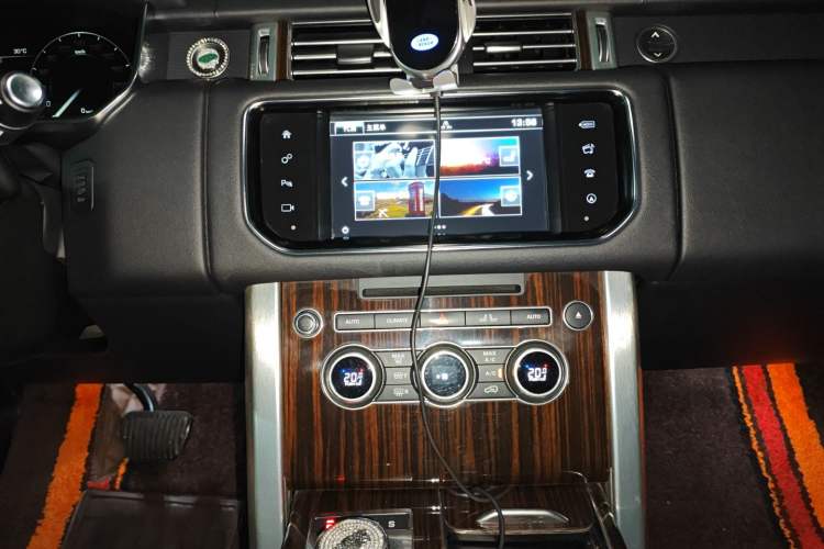 Used Land Rover Range 2016 3.0 SC V6 Vogue Audio And AC Panel
