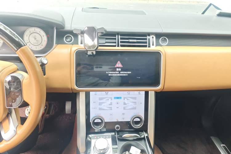 Used Land Rover Range 2016 3.0 SC V6 Vogue Extended Version Audio And AC Panel