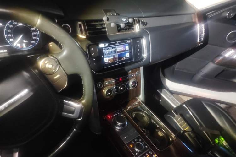 Used Land Rover Range  Audio And AC Panel