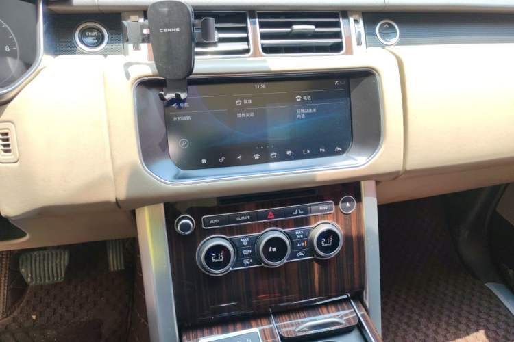 Used Land Rover Range 2016 3.0 SC V6 Vogue SE Long-Wheelbase Edition Audio And AC Panel