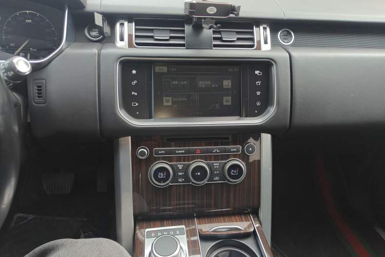 Used Land Rover Range 2016 3.0 SC V6 Vogue Extended Version Audio And AC Panel