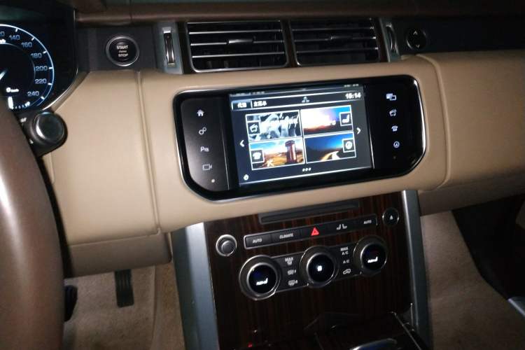 Used Land Rover Range 2016 3.0 SC V6 Vogue Extended Version Audio And AC Panel