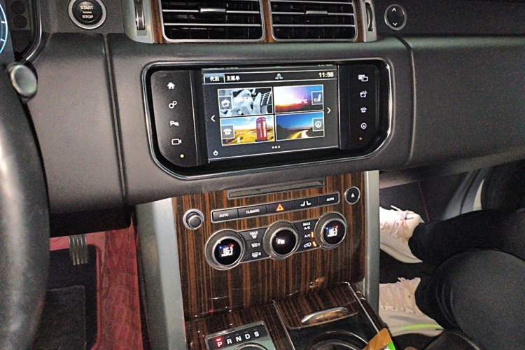 Used Land Rover Range 2016 3.0 SC V6 Vogue Audio And AC Panel