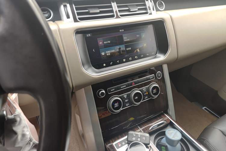 Used Land Rover Range 2016 3.0 SC V6 Vogue Extended Version Audio And AC Panel
