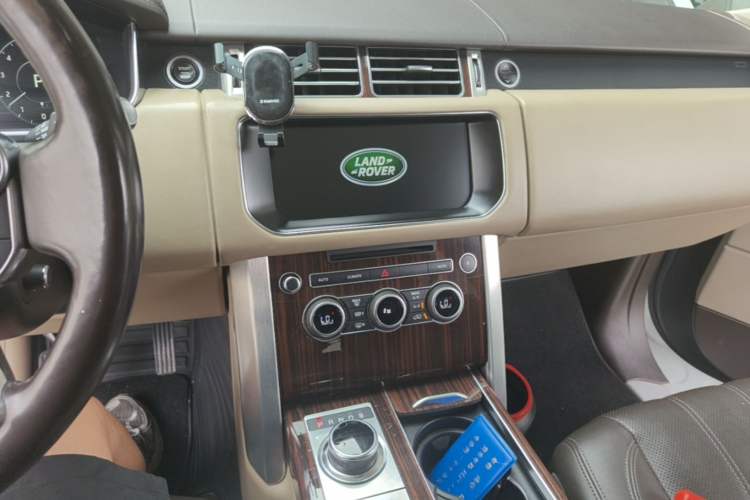 Used Land Rover Range 2016 3.0 SC V6 Vogue Extended Version Audio And AC Panel