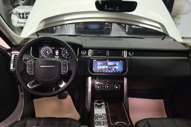 Used Land Rover Range 2016 3.0 SC V6 Vogue Center Console