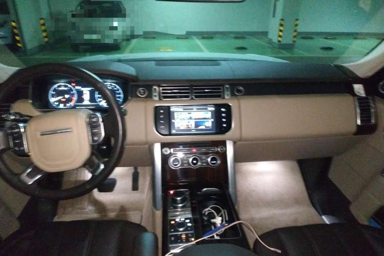 Used Land Rover Range 2016 3.0 SC V6 Vogue Extended Version Center Console