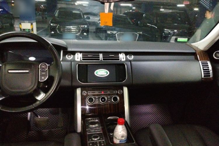 Used Land Rover Range 2016 3.0 SC V6 Vogue Center Console