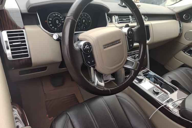 Used Land Rover Range 2016 3.0 SC V6 Vogue Extended Version Center Console