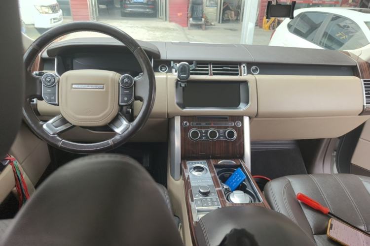 Used Land Rover Range 2016 3.0 SC V6 Vogue Extended Version Center Console